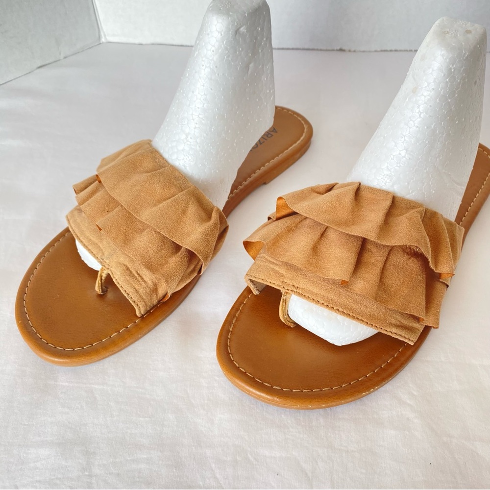 Arizona Jean company, size 9m, Arizona Jean Co decorative flip-flop in tan.